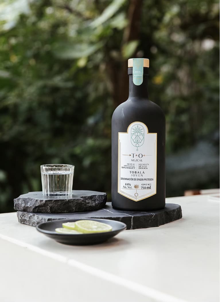 Tobalá 750ml - Green Background